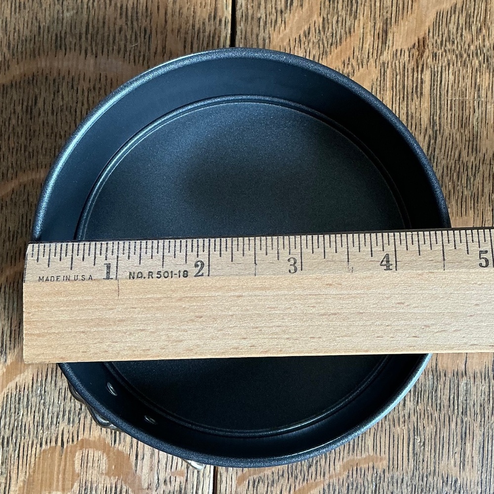Wilton Spring Form Baking Cake Pans Set of 4 Round - Picture 11 of 14